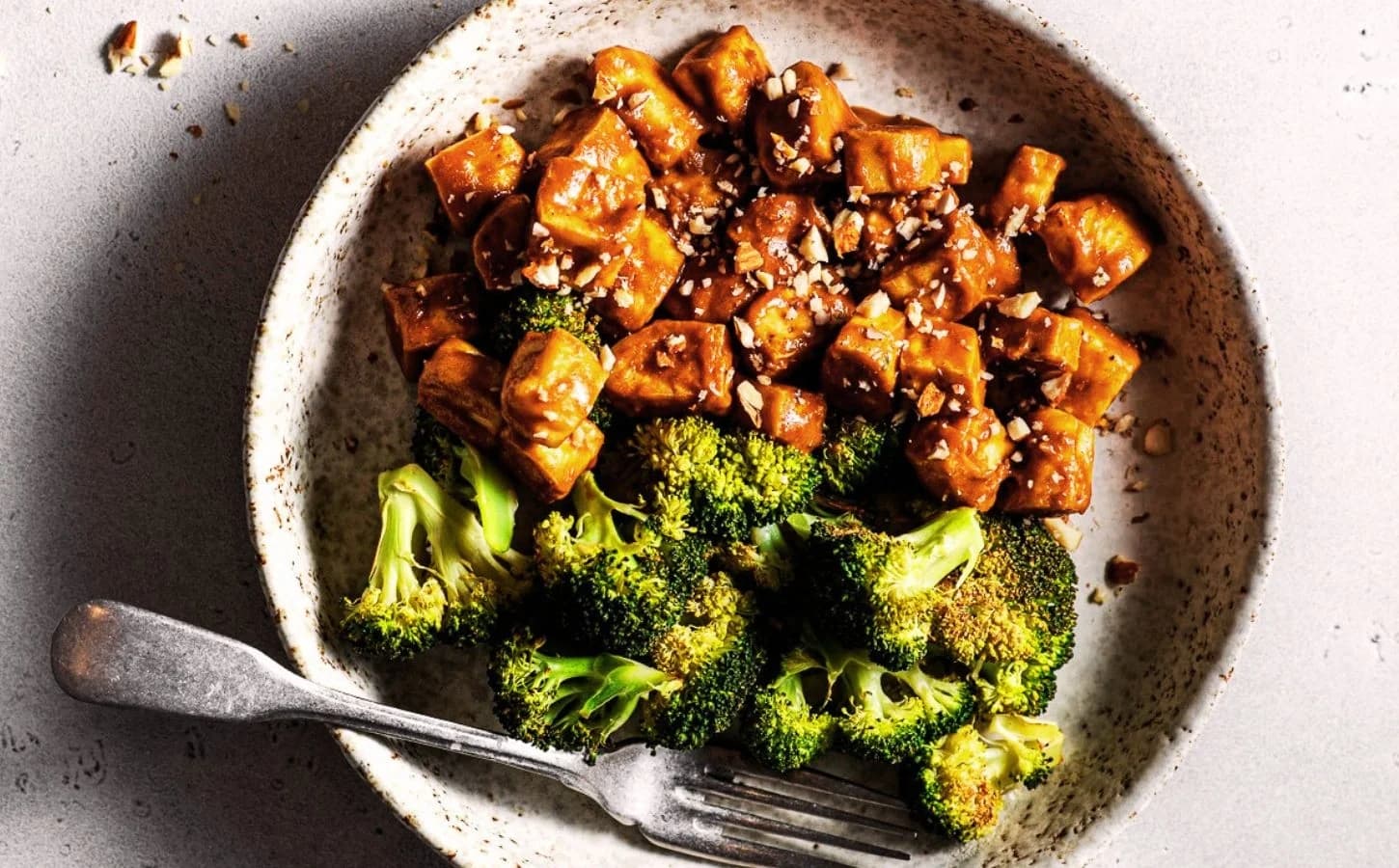 Tofu sa brokolijem na pari i senf sosom