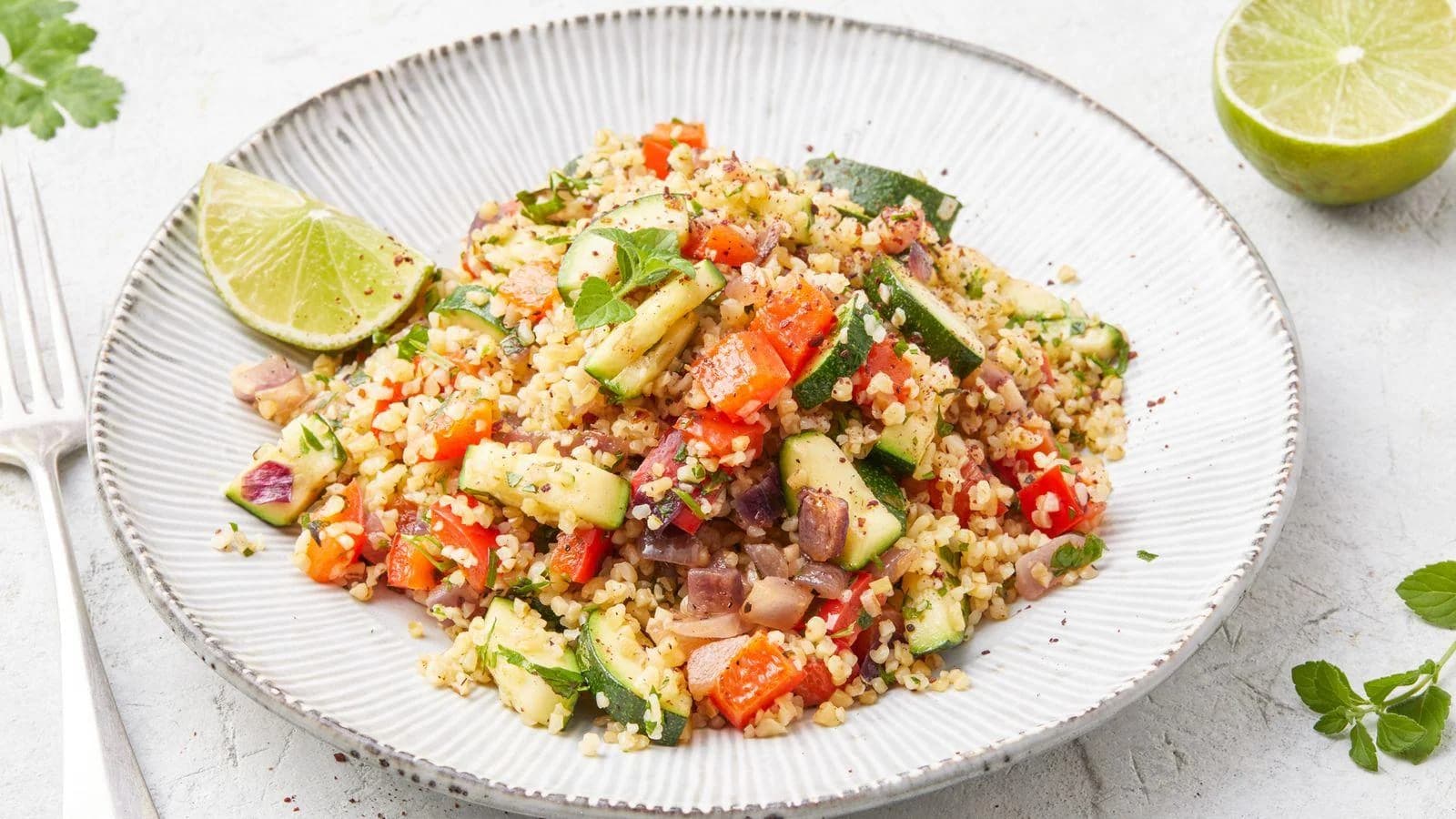 Bulgur sa pečenom paprikom, tikvicama i leblebijama