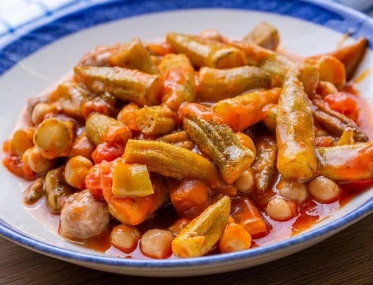 Gusta čorba od žutog graška, praziluka i šargarepe