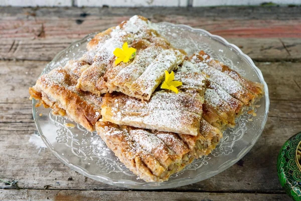 Pita sa jabukama, orasima i cimetom