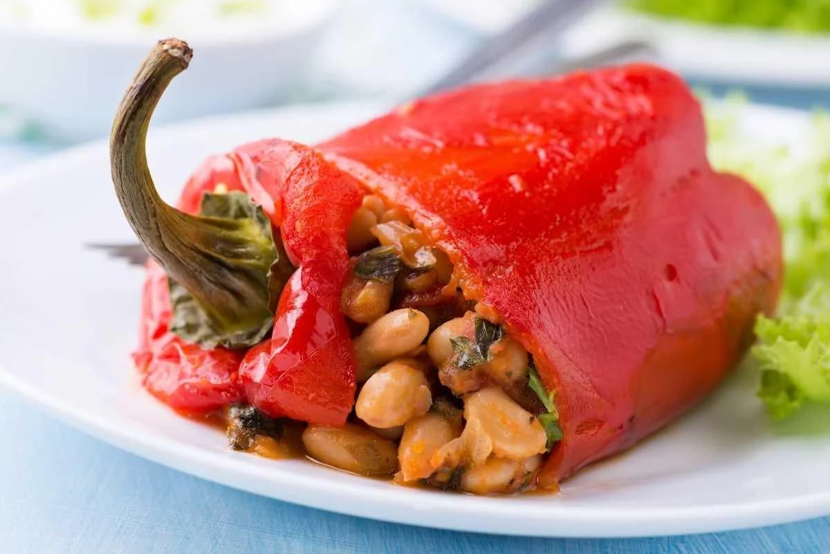 Pečena paprika punjena heljdom i belim pasuljem