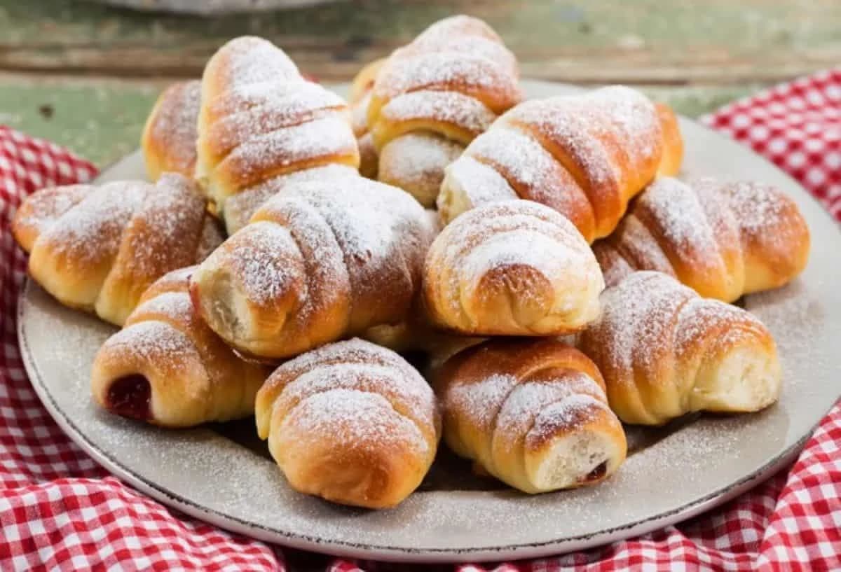 Posne kiflice sa džemom od kajsija
