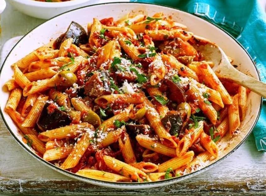 Penne sa patlidžanom, paradajzom i leblebijama