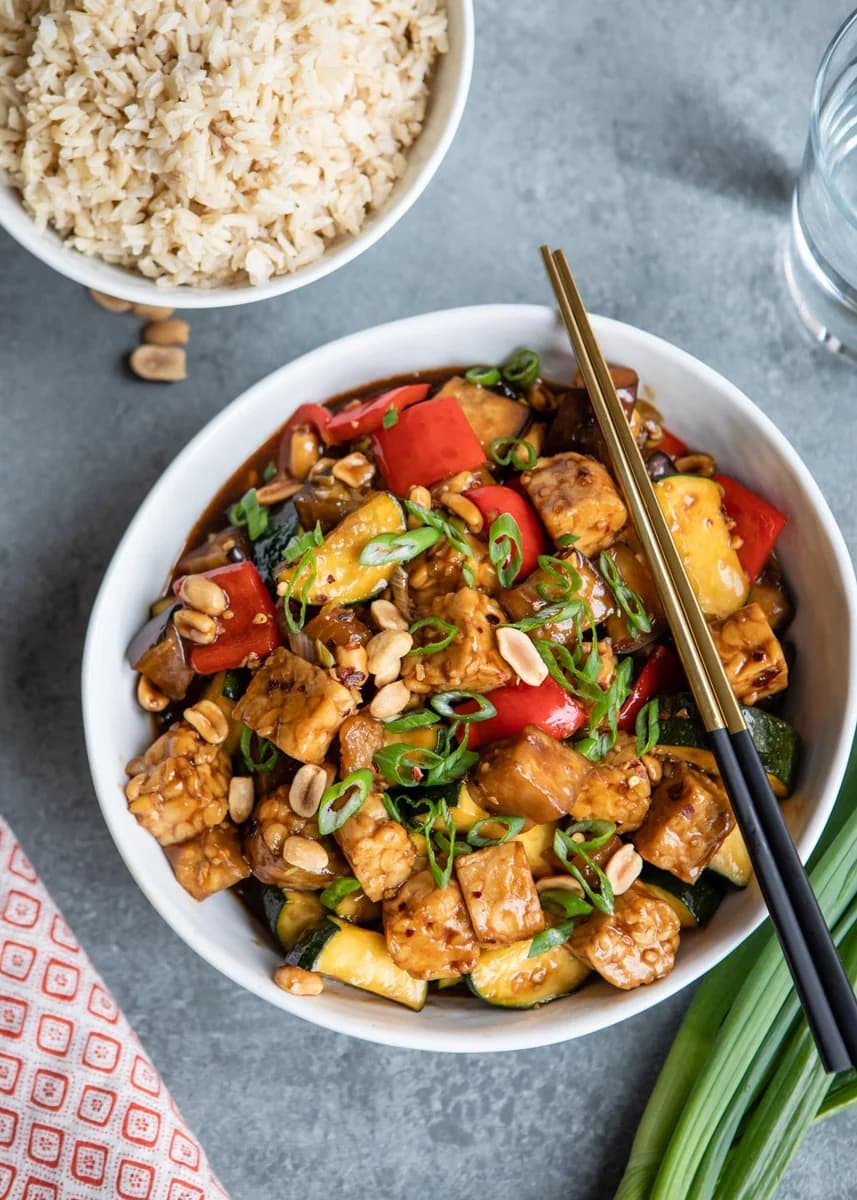 Tempeh sa tikvicama, paprikom i prosom